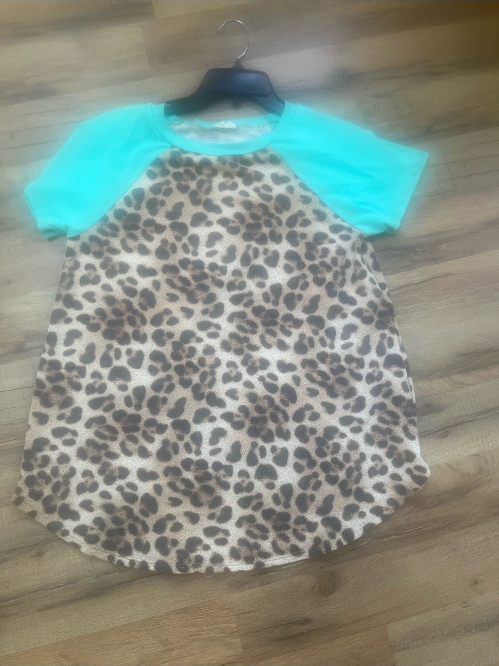 Leopard Print Raglan Tee with Teal Sleeves - Picture 2 of 4